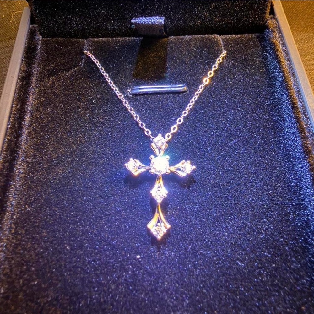 Elegant 925 Sterling Silver Cross Pendant Necklace